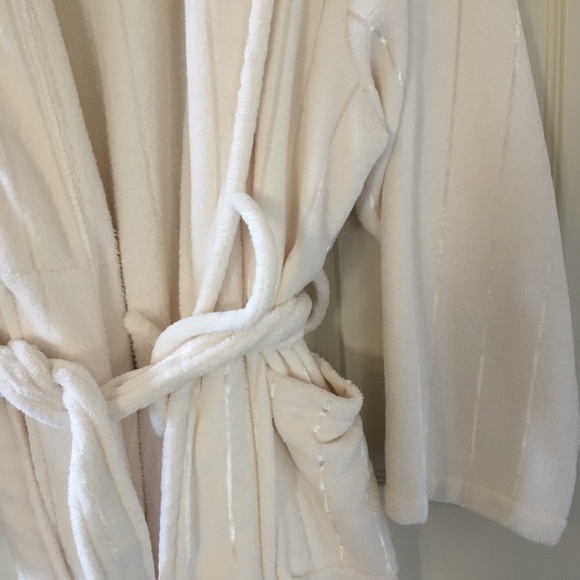 Simon Chang robe - Picture 2 of 3